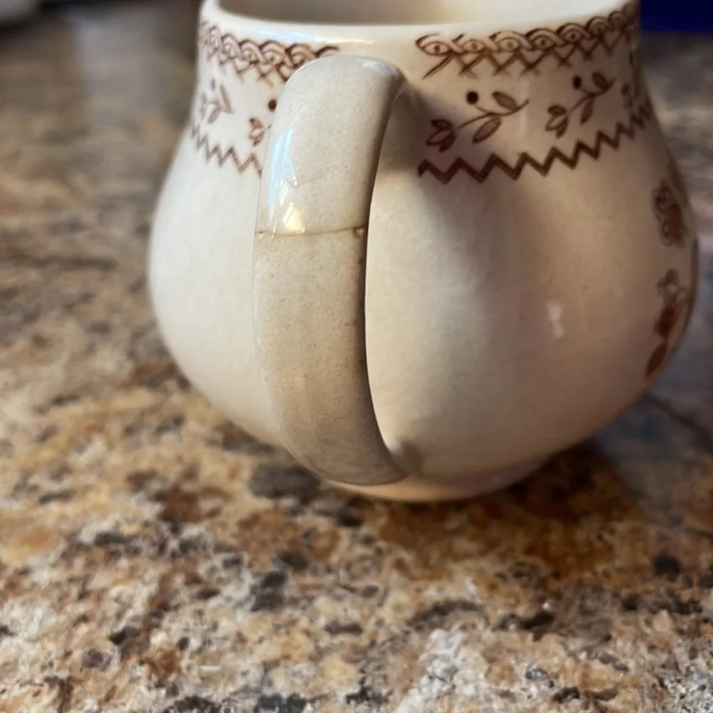 English creamer with fruit - Picture 2 of 6